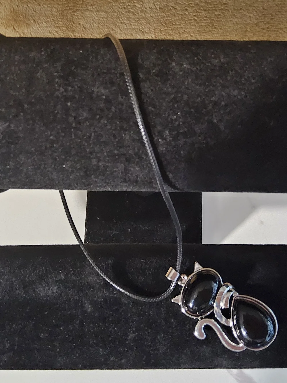 Vintage Silver Tone Faux Black Onyx Cat Pendant Necklace